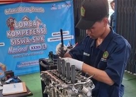 Mewakili Provinsi Kalimantan Tengah dalam Lomba Kompetensi Siswa Bidang Automobile Tecknology/Teknik Kendaraan Ringan dalam Lomba Kompetensi Siswa SMK Tingkat Nasional